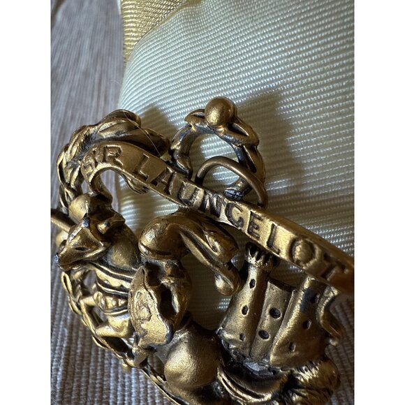 Vintage Brass Knight Plaque Keychain Featuring Sir Launcelot On Horse With Castl - Picture 2 of 12